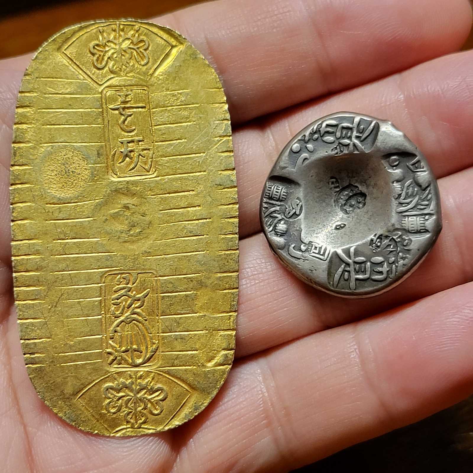 文政小判 完全未使用品 ＋ 慶長大型豆板銀 - Tokyo Numismatic Tradings 